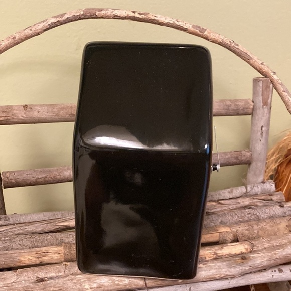 NEW! Rae Dunn BLACK HAUNTED HOUSE TABLETOP HALLOWEEN CLOCK - Picture 3 of 8